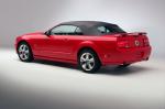 Ford Mustang GT Convertible 2005 года